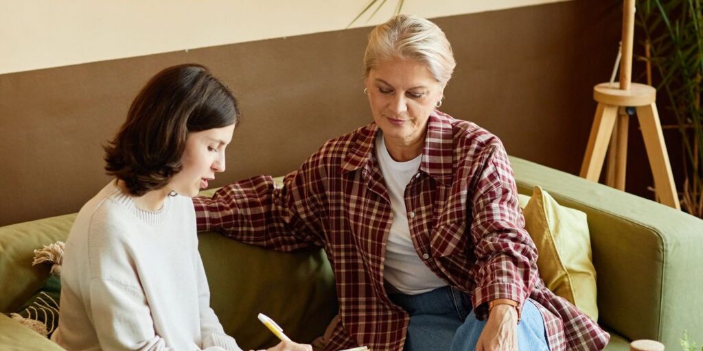 How Do Peer Support Services Help People in Addiction Treatment?